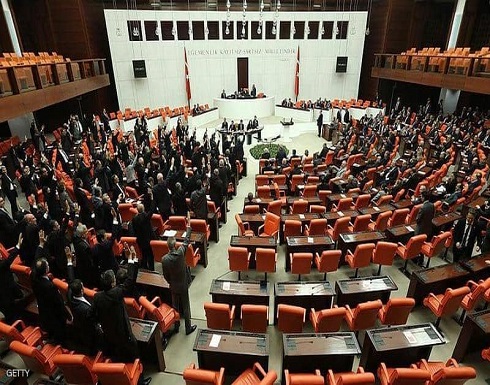 مشروع قانون "زواج الفتاة من مغتصبها" يثير الغضب في تركيا مشروع قانون "زواج الفتاة من مغتصبها" يثير الغضب في تركيا