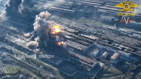زيلينسكي: إجلاء أكثر من 300 شخص من مجمع آزوفستال زيلينسكي: إجلاء أكثر من 300 شخص من مجمع آزوفستال