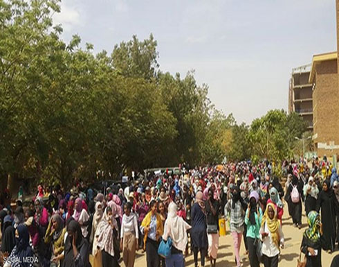 بالفيديو : الاحتجاجات تتواصل بالسودان.. وإضراب بعد "أحداث الجامعة"