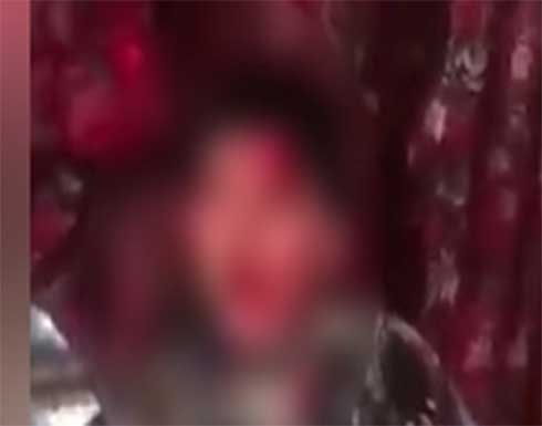عراقي يعذب طفله بوحشية حتى سالت الدماء من وجهه .. شاهد عراقي يعذب طفله بوحشية حتى سالت الدماء من وجهه .. شاهد