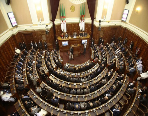 الرئيس الجزائري يخفض عدد مقاعد البرلمان الرئيس الجزائري يخفض عدد مقاعد البرلمان