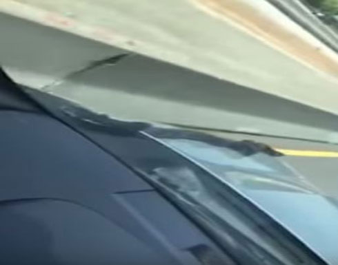 كان يقود سيارته بسلام .. ثم ظهر له ما لا يتوقع دون سابق انذار! كان يقود سيارته بسلام .. ثم ظهر له ما لا يتوقع دون سابق انذار!