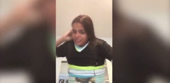 ارتدت 100 قطعة ملابس فوق بعضها وتفاجئت حين خلعتها.. هذا ما حصل لها “شاهد” ارتدت 100 قطعة ملابس فوق بعضها وتفاجئت حين خلعتها.. هذا ما حصل لها “شاهد”