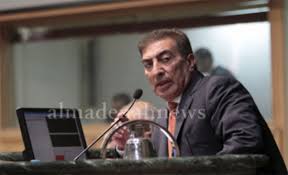 أول تعليق للطراونة بعد قرار عزل شرفات المجلس "بالزجاج" أول تعليق للطراونة بعد قرار عزل شرفات المجلس "بالزجاج"