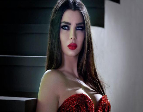 شاهدوا الفنانة قمر بفستان ذهبي جريء شاهدوا الفنانة قمر بفستان ذهبي جريء