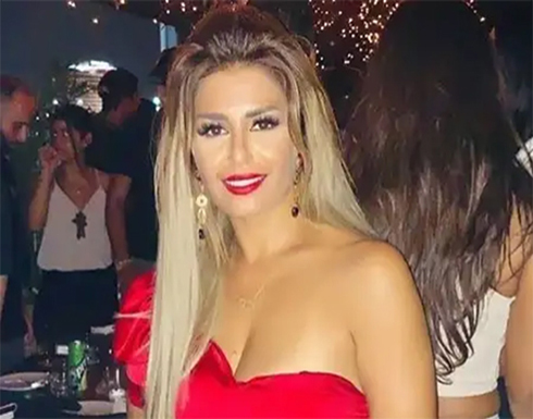 منة فضالي بتحتفل بعيد الحب بفستان احمر جريء.. فيديو منة فضالي بتحتفل بعيد الحب بفستان احمر جريء.. فيديو