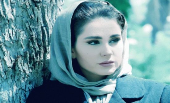 صورة: النجمة السورية ديما قندلفت بملابس السباحة تثير الجدل!