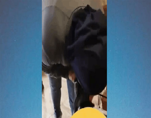 عسكري أجبر "سيدة فقيرة" على تقبيل قدم زوجته.. وهذا مصيره! (فيديو) عسكري أجبر "سيدة فقيرة" على تقبيل قدم زوجته.. وهذا مصيره! (فيديو)