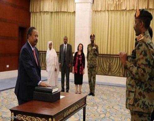 بين حمدوك والبرهان.. هل يعبر السودان "الانتقالية" بأمان؟ بين حمدوك والبرهان.. هل يعبر السودان "الانتقالية" بأمان؟