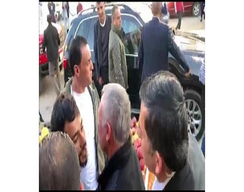 بالفيديو : الملك يشتري خضار وفواكه من بائع بسطة في اربد بالفيديو : الملك يشتري خضار وفواكه من بائع بسطة في اربد