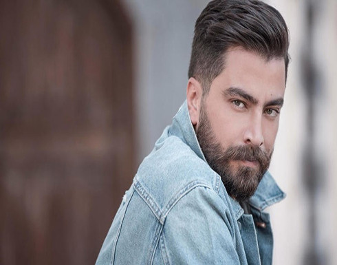 شاهد.. نجاة معتصم النهار وزوجته من صاروخ أصاب منزلهما شاهد.. نجاة معتصم النهار وزوجته من صاروخ أصاب منزلهما
