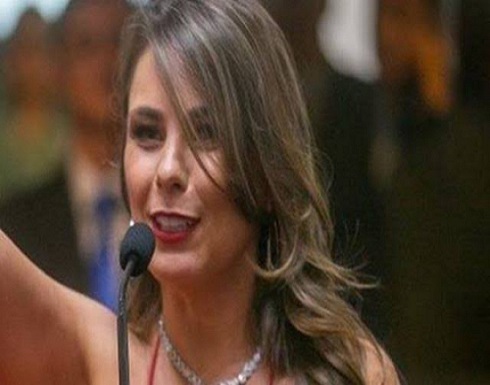 بالصور.. نائبة برازيلية تثير الجدل بملابس مكشوفة وهي تؤدي القسم بالصور.. نائبة برازيلية تثير الجدل بملابس مكشوفة وهي تؤدي القسم