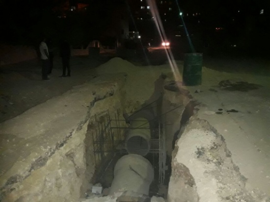 وفاة طفل تدحرجت عليه " ماسورة " صرف صحي في جبل النصر