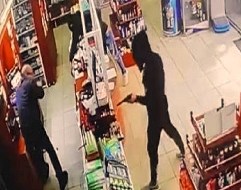 شاهد إطلاق الرصاص بعملية سطو مسلح على صيدلية قرب بيروت شاهد إطلاق الرصاص بعملية سطو مسلح على صيدلية قرب بيروت