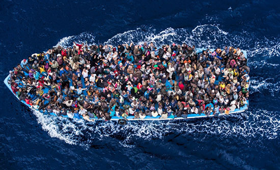 إيطاليا تفاجئ مئات المهاجرين.. الموانئ مغلقة إيطاليا تفاجئ مئات المهاجرين.. الموانئ مغلقة