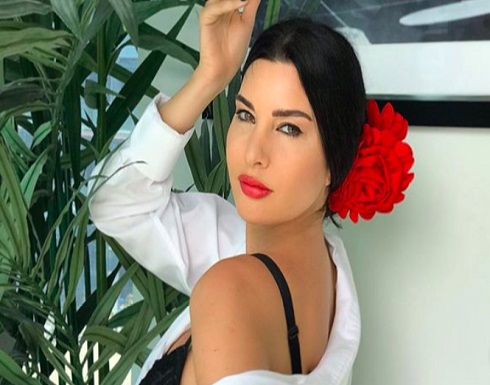 لاميتا فرنجية بالابيض المكشوف تستعرض مفاتنها في احدث ظهور .. شاهد