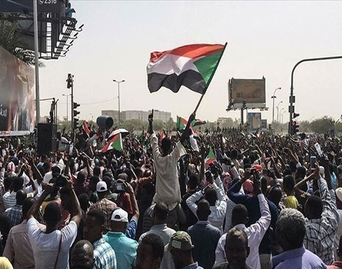 المئات يتظاهرون بالخرطوم للمطالبة بتحقيق "أهداف الثورة" المئات يتظاهرون بالخرطوم للمطالبة بتحقيق "أهداف الثورة"