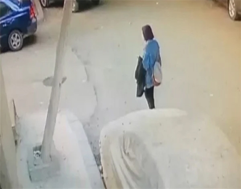 والد فتاة المعادي داخل المحكمة: "قلبي واجعني على بنتي ومش عايز غير القصاص" والد فتاة المعادي داخل المحكمة: "قلبي واجعني على بنتي ومش عايز غير القصاص"