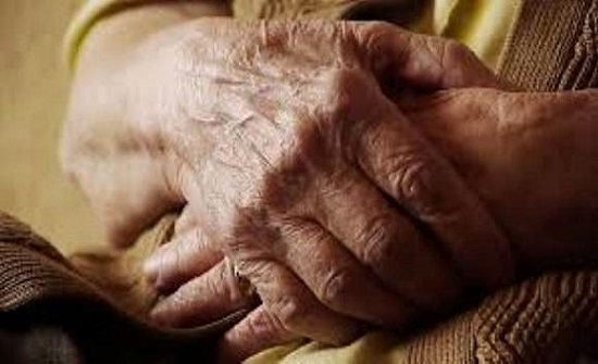 مسنّة تقتل طفلاً .. بسبب اليأس بسويسرا مسنّة تقتل طفلاً .. بسبب اليأس بسويسرا