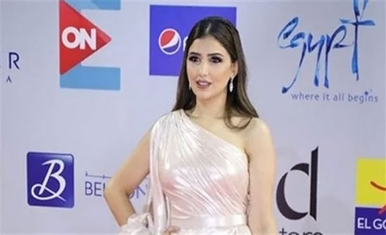 بالصورة : مي عمر تخطف الانظار بملابس النوم بالصورة : مي عمر تخطف الانظار بملابس النوم