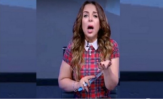 شاهدوا إعلامية مصرية تقطع شرايين يدها على الهواء مباشرة.. والسبب!! شاهدوا إعلامية مصرية تقطع شرايين يدها على الهواء مباشرة.. والسبب!!