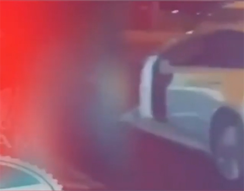 الكويت.. ضبط مواطنة ظهرت في "وضع مخل" على الطريق العام الكويت.. ضبط مواطنة ظهرت في "وضع مخل" على الطريق العام