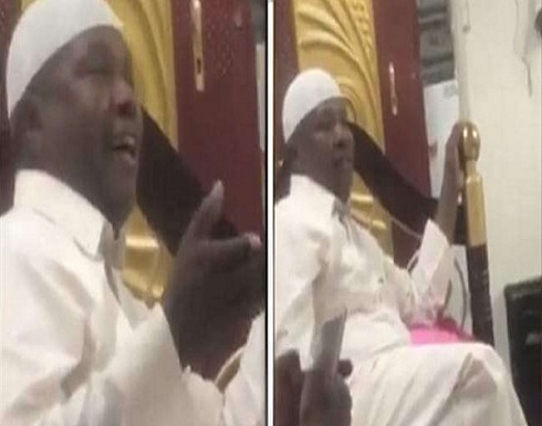 شاهد: شخص يثير الجدل بتقليده لصوت محمد عبده شاهد: شخص يثير الجدل بتقليده لصوت محمد عبده