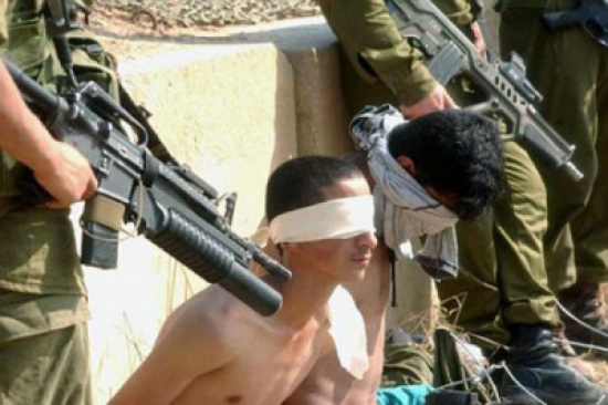 الاحتلال يقتحم سجن " ريمون " ويعتدي على الأسرى