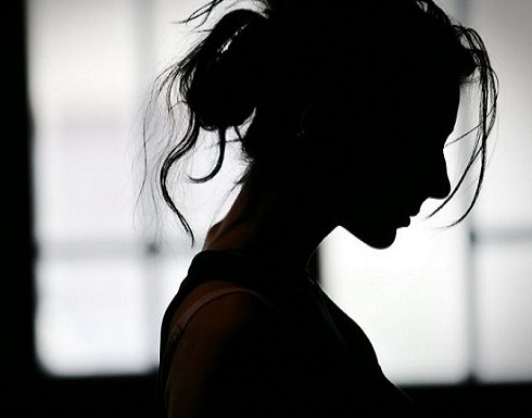 هكذا ثأرت فتاة عشرينية مصرية من مسن اغتصبها تحت تهديد السلاح هكذا ثأرت فتاة عشرينية مصرية من مسن اغتصبها تحت تهديد السلاح