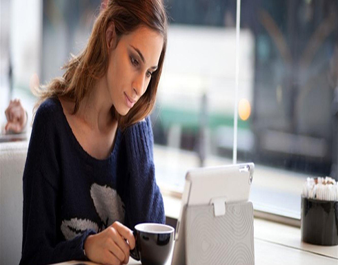 هاتفك يصيبك بالتجاعيد المبكرة هاتفك يصيبك بالتجاعيد المبكرة