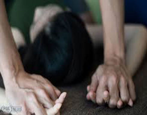 تهز مدينة عربية.. خمسيني وصديقه يمارسوا الخطيئة مع فتاة بالاكراه تهز مدينة عربية.. خمسيني وصديقه يمارسوا الخطيئة مع فتاة بالاكراه