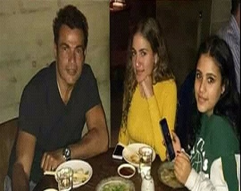 ابنتا عمرو دياب تعاندان والدتهما بسبب دينا الشربيني.. ورقصة كنزي تحدث ضجة ابنتا عمرو دياب تعاندان والدتهما بسبب دينا الشربيني.. ورقصة كنزي تحدث ضجة