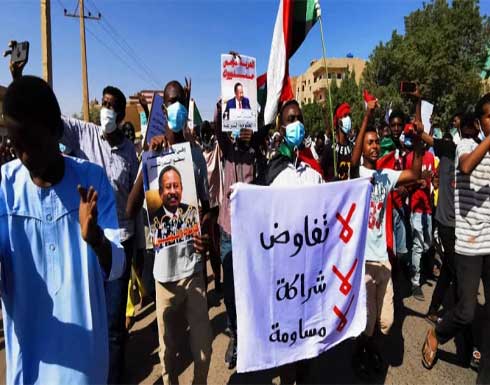 المهنيين السودانيين: الانقلابيون يواجهون المتظاهرين بالرصاص الحي والعنف البدني المهنيين السودانيين: الانقلابيون يواجهون المتظاهرين بالرصاص الحي والعنف البدني