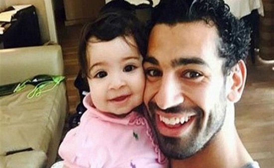 شاهد أول ظهور لـ مكة محمد صلاح بالزي المدرسي