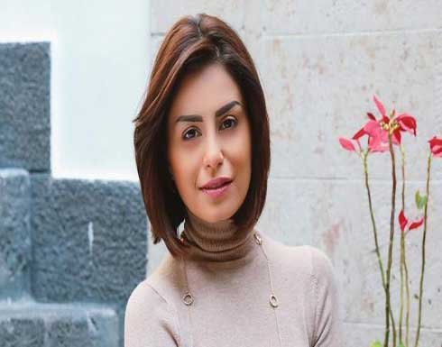 منة فضالي مستلقية على السرير: أنا لست وقحة لكنني صريحة منة فضالي مستلقية على السرير: أنا لست وقحة لكنني صريحة