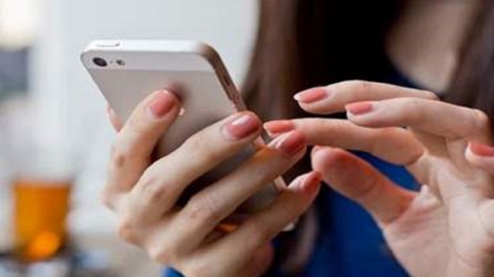 بريطانية تصر على الطلاق بسبب اسمها في هاتف زوجها بريطانية تصر على الطلاق بسبب اسمها في هاتف زوجها