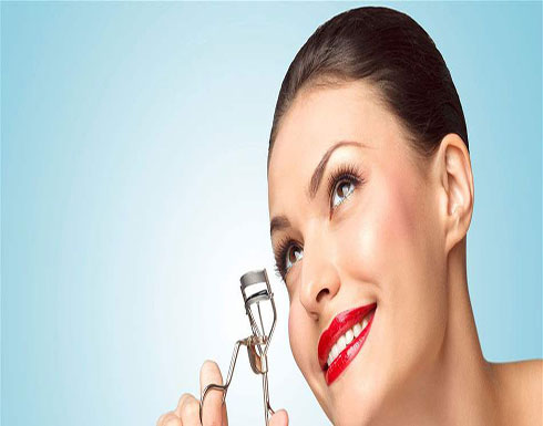 حيلة لتصغير الأنف.. إستخدمي مكبس الرموش حيلة لتصغير الأنف.. إستخدمي مكبس الرموش