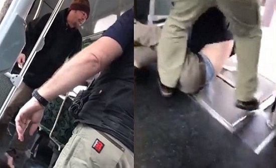 بالفيديو.. شرطي يلقي مشردا خارج حافلة بطريقة مروعة بالفيديو.. شرطي يلقي مشردا خارج حافلة بطريقة مروعة