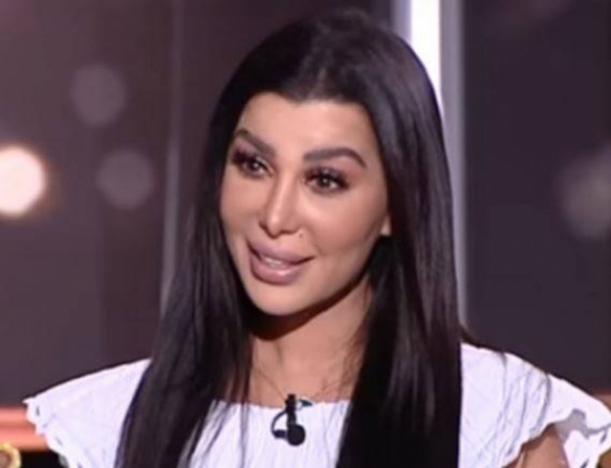 بالفيديو: على خطى وفاء الكيلاني.. مذيعة لبنانية تطلب يد ضيفها على الهواء! بالفيديو: على خطى وفاء الكيلاني.. مذيعة لبنانية تطلب يد ضيفها على الهواء!