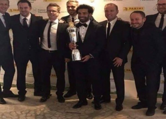 بالفيديو: المصري محمد صلاح يتوَّج بجائزة أفضل لاعب في الدوري الإنجليزي بالفيديو: المصري محمد صلاح يتوَّج بجائزة أفضل لاعب في الدوري الإنجليزي