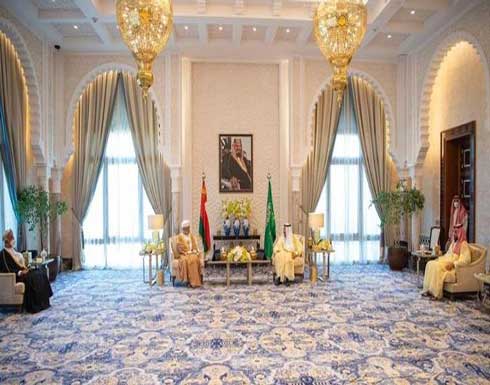 العاهل السعودي وسلطان عمان يتبادلان الأوسمة .. بالفيديو العاهل السعودي وسلطان عمان يتبادلان الأوسمة .. بالفيديو