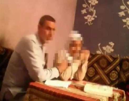 حركات مخلة .. مدرس يتحرش بتلميذات فصل كامل يثير ضجة بمصر حركات مخلة .. مدرس يتحرش بتلميذات فصل كامل يثير ضجة بمصر
