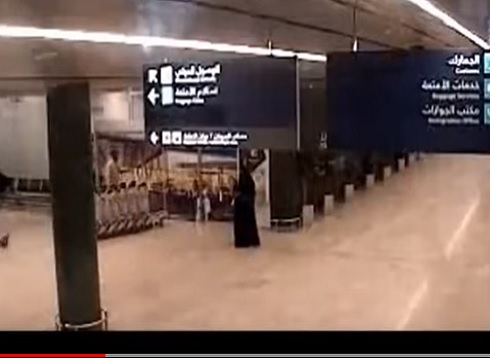 شاهد لحظة سقوط الصاروخ الحوثي داخل قاعة الوصول بمطار أبها السعودي شاهد لحظة سقوط الصاروخ الحوثي داخل قاعة الوصول بمطار أبها السعودي