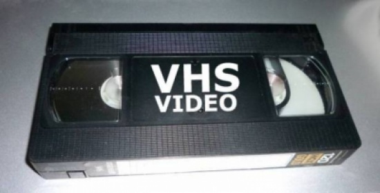 هل تملك أشرطة فيديو VHS لهذه الأفلام الـ 25؟ ستجني الكثير من المال!