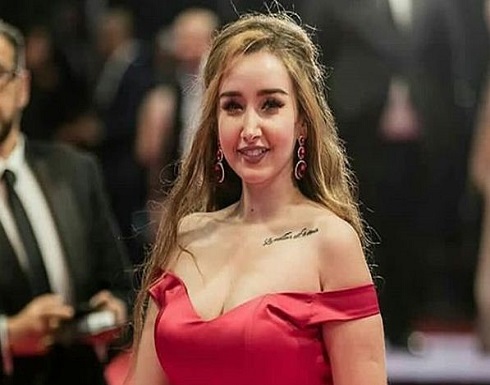 هنا الزاهد بالاسود الانيق والجمهور يتغزل بجمالها .. شاهد هنا الزاهد بالاسود الانيق والجمهور يتغزل بجمالها .. شاهد