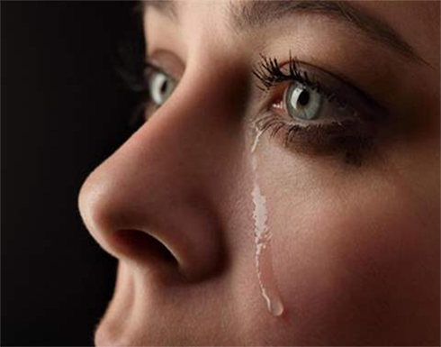 للدموع فوائد مذهلة.. وسر الضحك بعد البكاء للدموع فوائد مذهلة.. وسر الضحك بعد البكاء