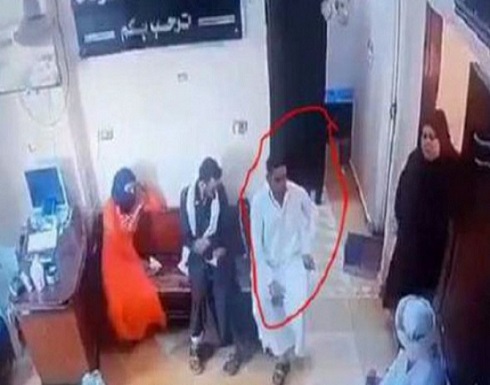 شاهد.. مصر : رجل يصطحب زوجته المريضة للطبيب فمات فجأة بالعيادة شاهد.. مصر : رجل يصطحب زوجته المريضة للطبيب فمات فجأة بالعيادة