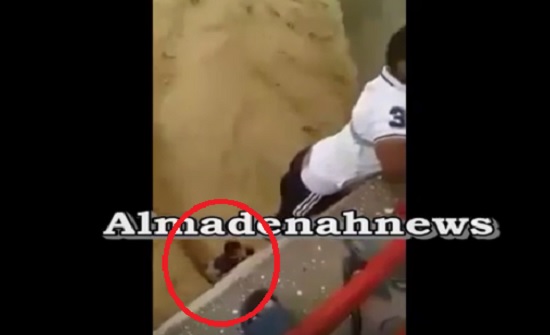 شاهد بالفيديو : عملية انقاذ طفل علق تحت جسر في فيضان الموجب شاهد بالفيديو : عملية انقاذ طفل علق تحت جسر في فيضان الموجب