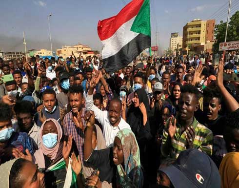 بعد اتفاق البرهان-حمدوك.. هل يقف السودان على حقل ألغام؟ بعد اتفاق البرهان-حمدوك.. هل يقف السودان على حقل ألغام؟
