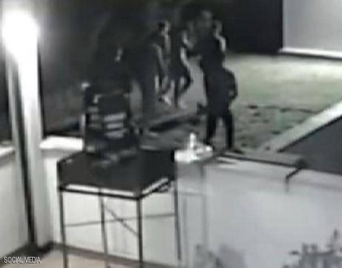 اعتداء جماعي على قاصرتين.. والكاميرات تضبط المجرمين في ايطاليا اعتداء جماعي على قاصرتين.. والكاميرات تضبط المجرمين في ايطاليا